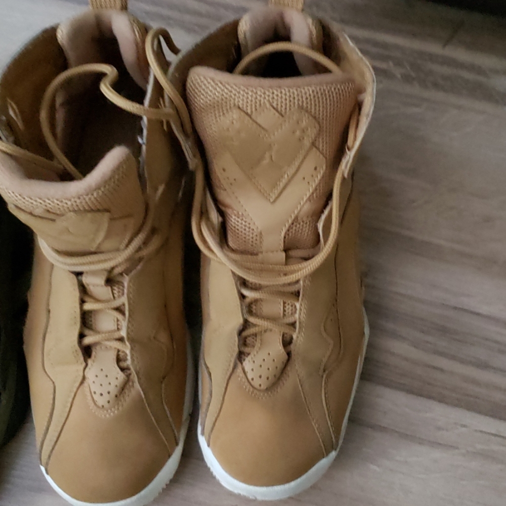 Sneakers - Picture 2 of 7